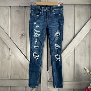 American Eagle Next Level Stretch Jegging Size 2 Short‎ distressed with lining